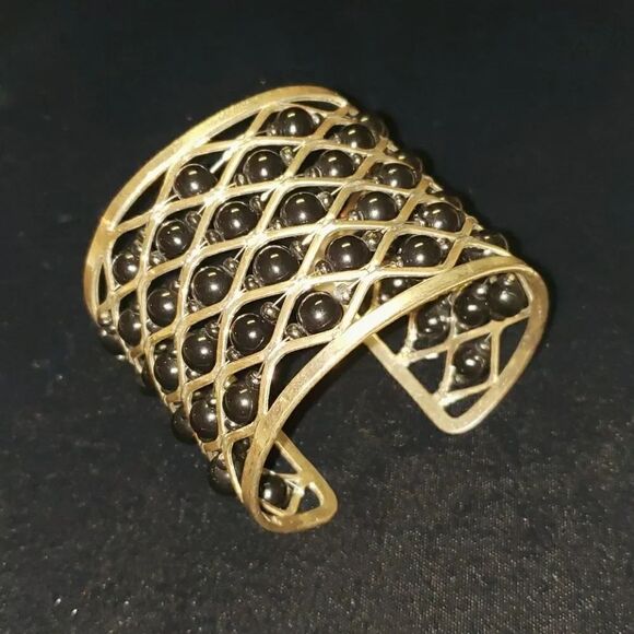 Jewelry - VNTG Goldtone Lattice Black Bead Bracelet